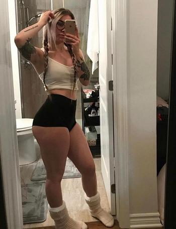 , 21  female escort, Sault Ste Marie